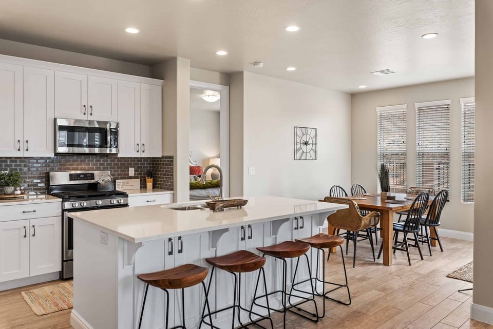 Townhome, 4 Bedrooms | Private kitchen | Coffee/tea maker, fridge, oven, toaster