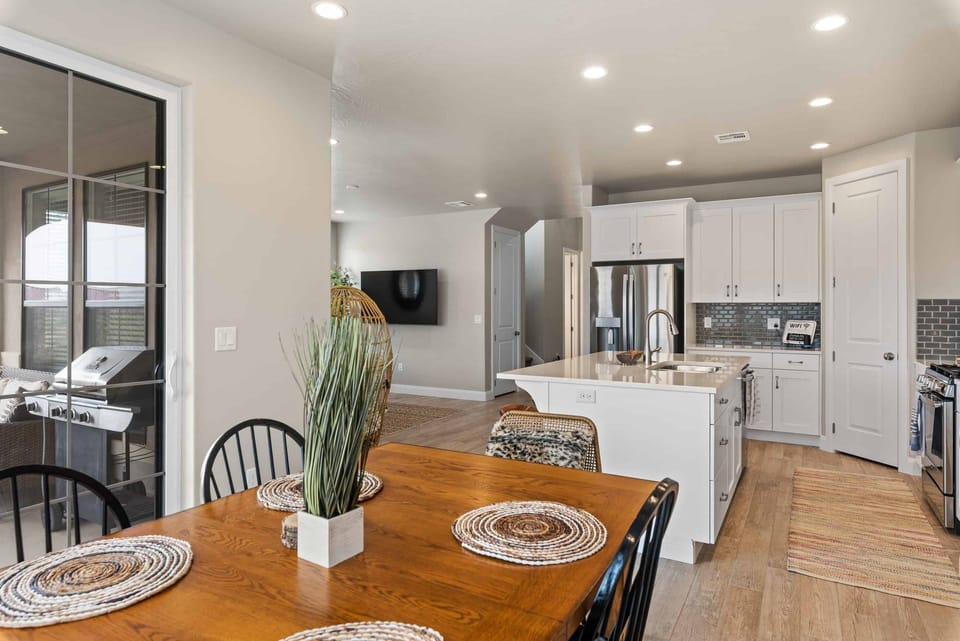 Townhome, 4 Bedrooms | Private kitchen | Coffee/tea maker, fridge, oven, toaster