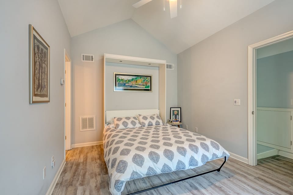 Located on the 2nd level, a queen-sized murphy bed and ensuite bathroom.