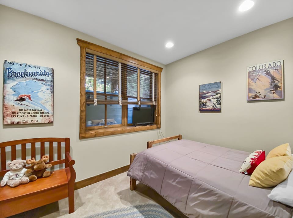 Townhome, 2 Bedrooms | 2 bedrooms, laptop workspace, iron/ironing board, free WiFi