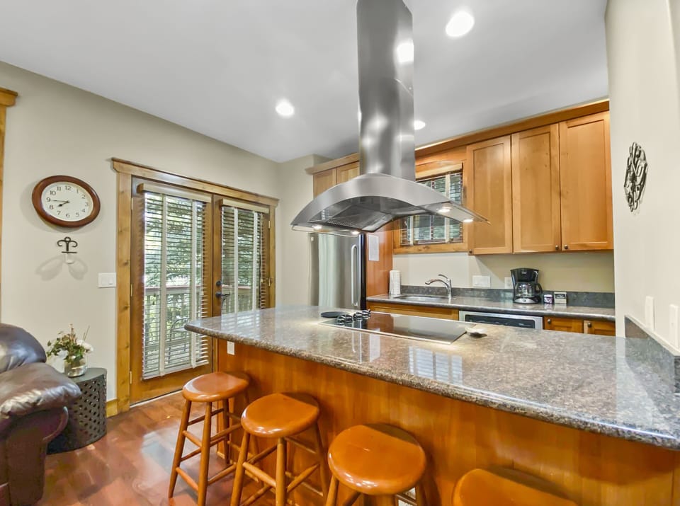 Townhome, 2 Bedrooms | Private kitchen | Fridge, oven, coffee/tea maker, toaster