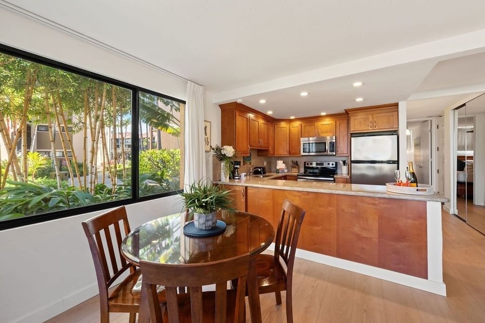 Condo, 1 Bedroom | Private kitchen | Fridge, oven, coffee/tea maker, toaster
