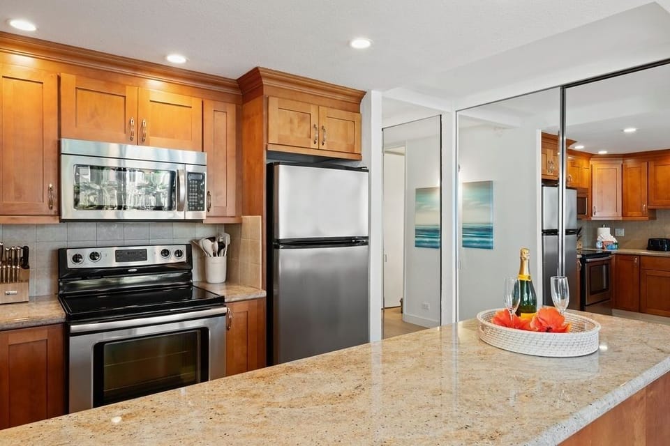 Condo, 1 Bedroom | Private kitchen | Fridge, oven, coffee/tea maker, toaster