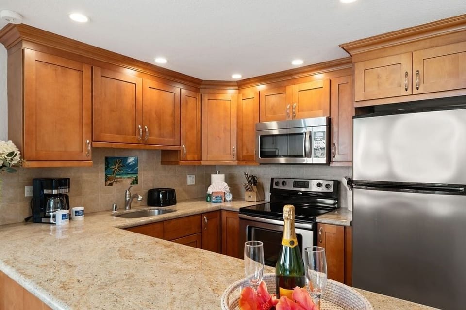 Condo, 1 Bedroom | Private kitchen | Fridge, oven, coffee/tea maker, toaster