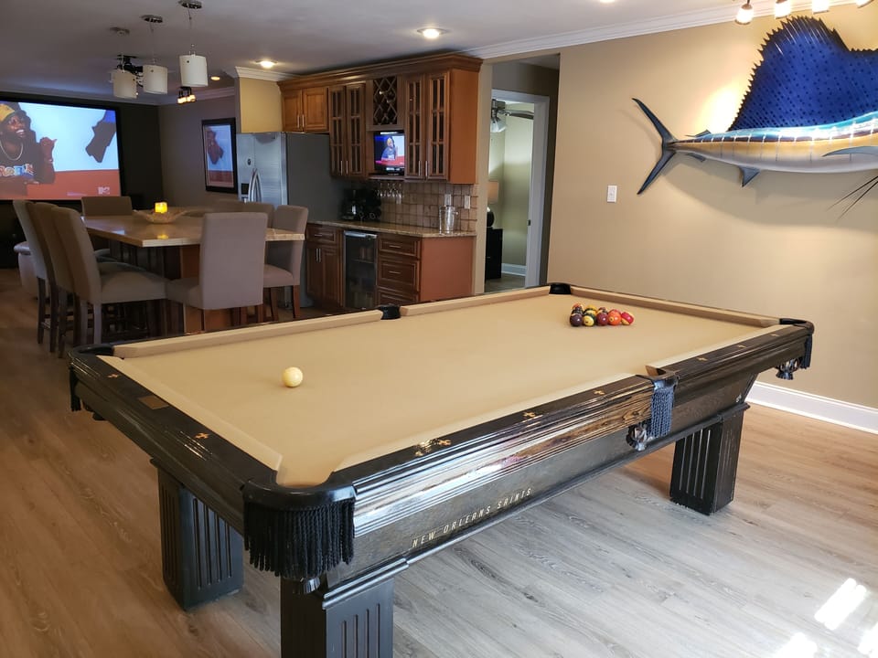 No children allowed to use pool table. Primary responsible for damage. 