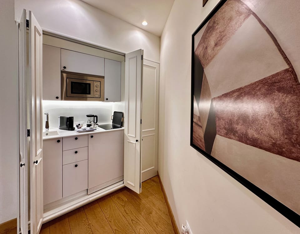 Junior Suite with balcony | Egyptian cotton sheets, premium bedding, down comforters