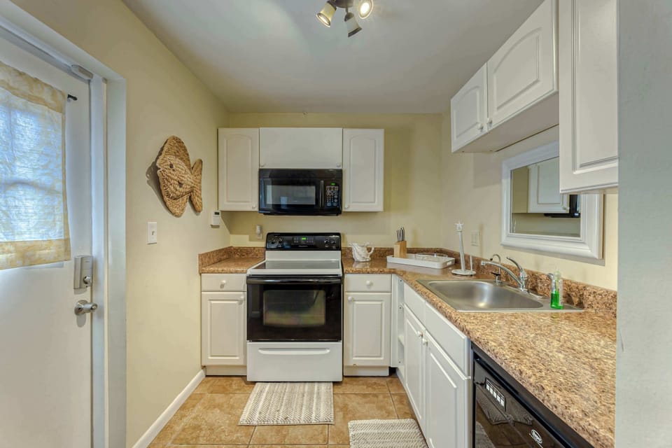 ATTACHED EFFICIENCY- 2nd Full Kitchen inside Attached Separate Living Quarter
Efficiency Layout-
1 Bedroom/ Full Bathroom/ Full Kitchen & Living Room.  Property has 2 Full Size Kitchens. 
SMART TV
DINING for 4 
Separate Entrance 
Also exits to Pool A