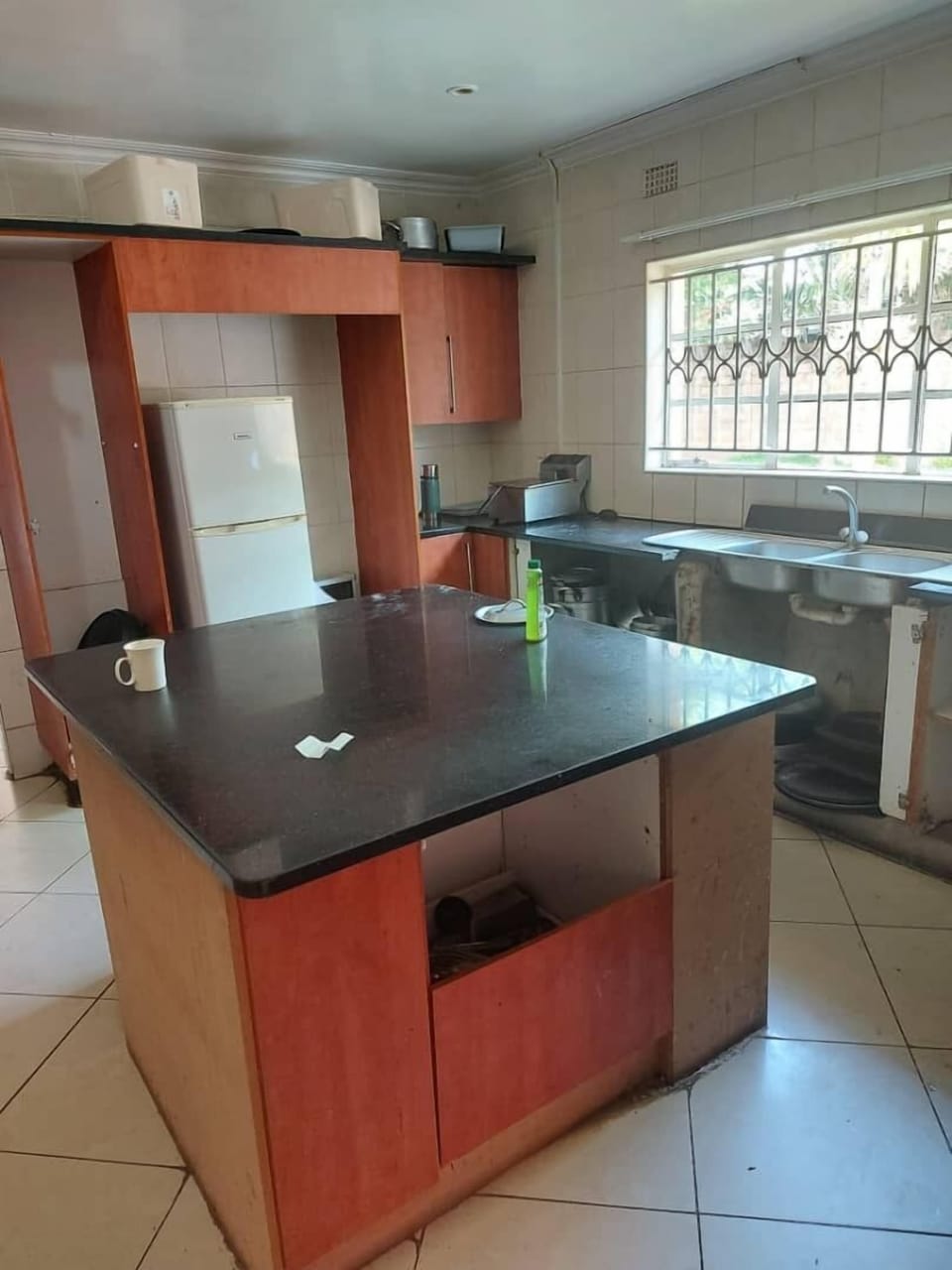 Executive Room (King) | Private kitchen | Mini-fridge, dishwasher, highchair, blender