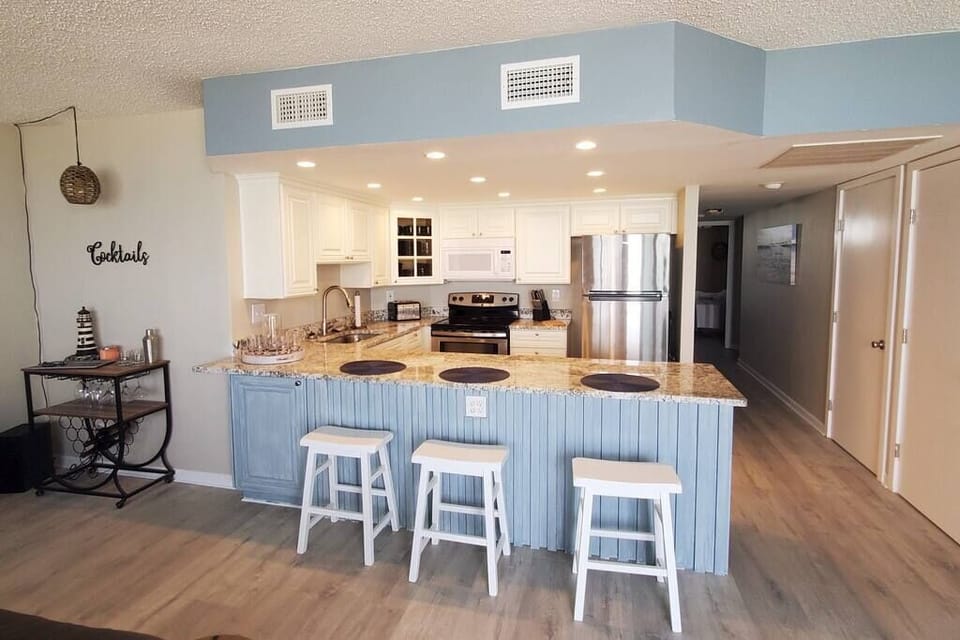 Whirlpool appliances, {NOT SHOWN in-unit washer/dryer FREE}