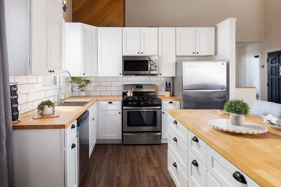A warm and welcoming kitchen where you can cook, sip coffee, and enjoy the peaceful view of the pines right outside your window — everything you need for a relaxing mountain getaway.