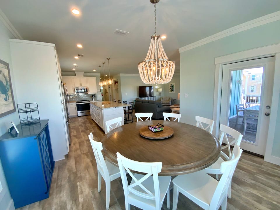 Oversized Dining Table - Very comfortably seats eight