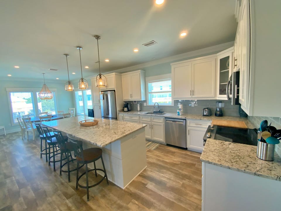 Counter Seating - Means everyone can enjoy mealtime together.