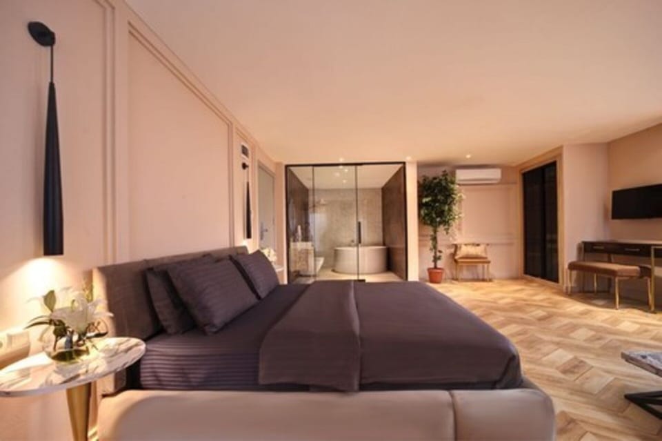 Premium bedding, minibar, in-room safe, individually furnished