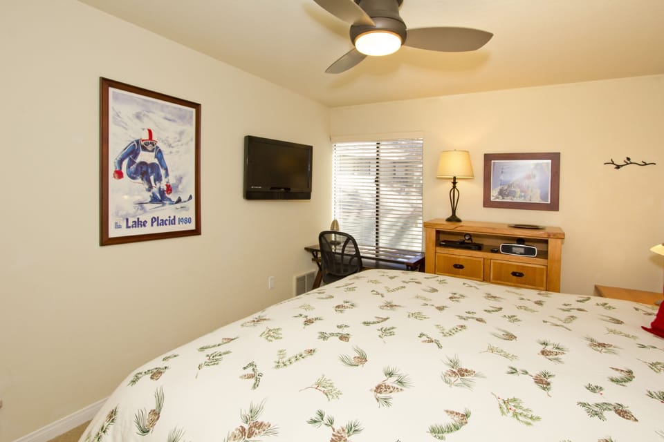 Indoors, Furniture, Bedroom, Room, Bed