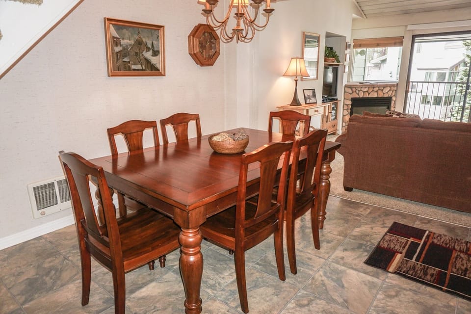 Chair, Furniture, Dining Room, Room, Indoors