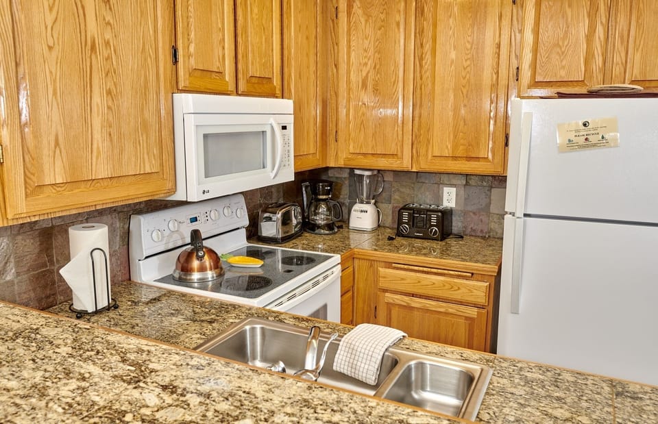 Room, Indoors, Refrigerator, Microwave, Oven
