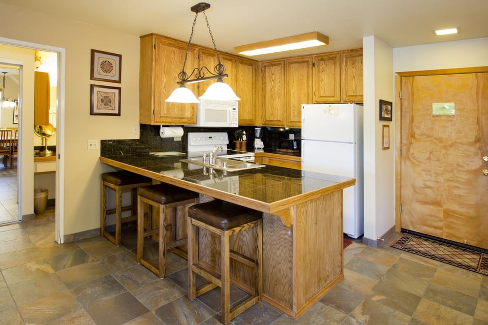 Flooring, Kitchen Island, Indoors, Room, Floor