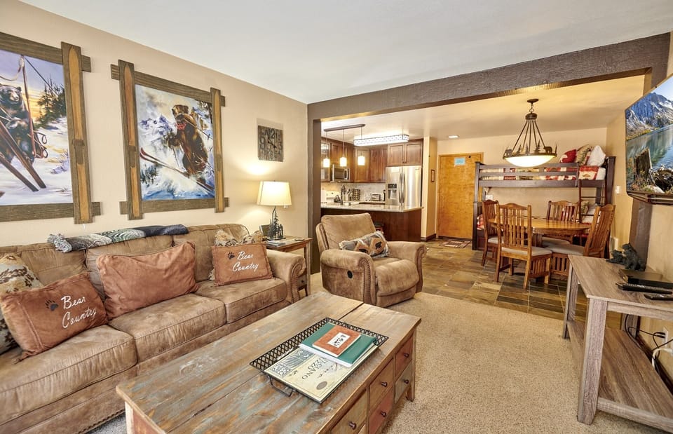 Living Room, Room, Indoors, Furniture, Couch