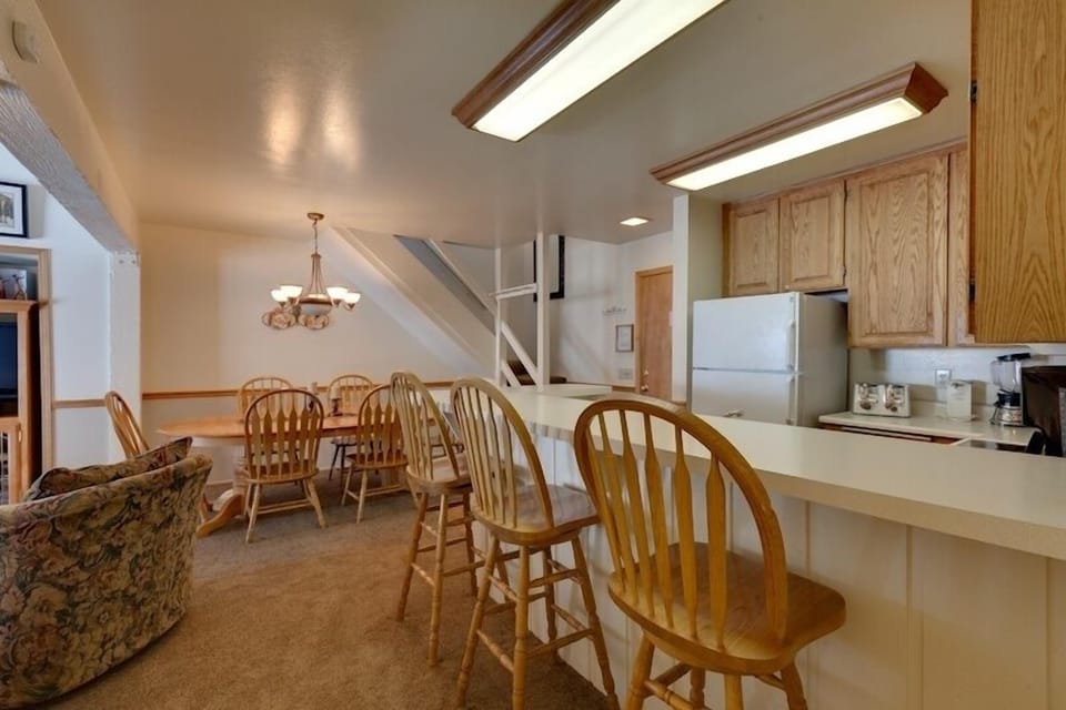 Chair, Furniture, Indoors, Room, Flooring