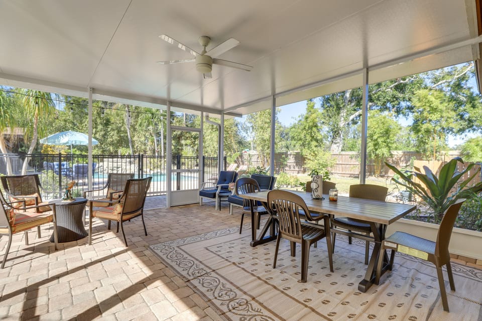 Screened Patio | Outdoor Dining Area