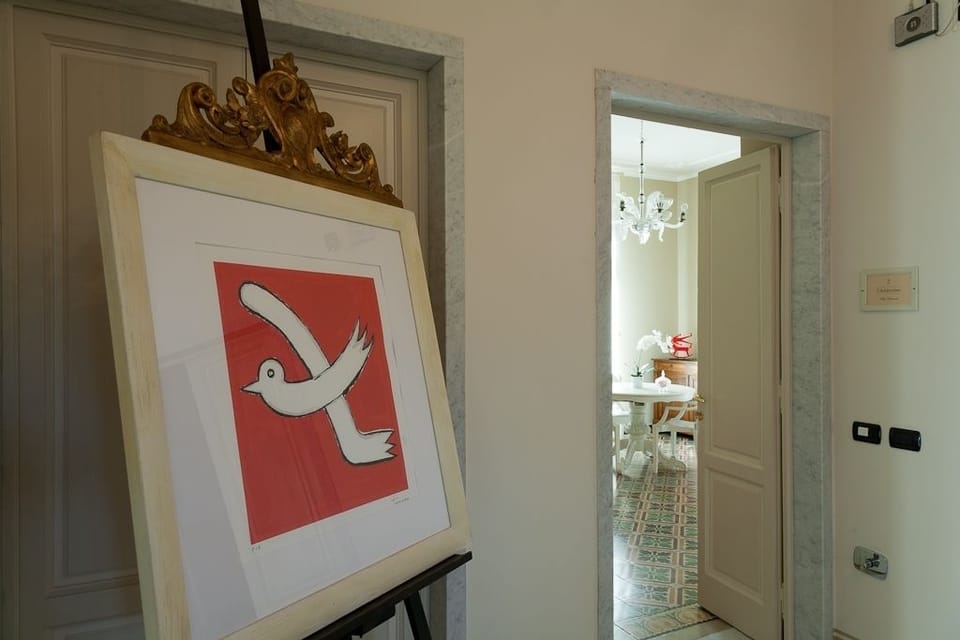 Suite, Garden View | Living area | Flat-screen TV