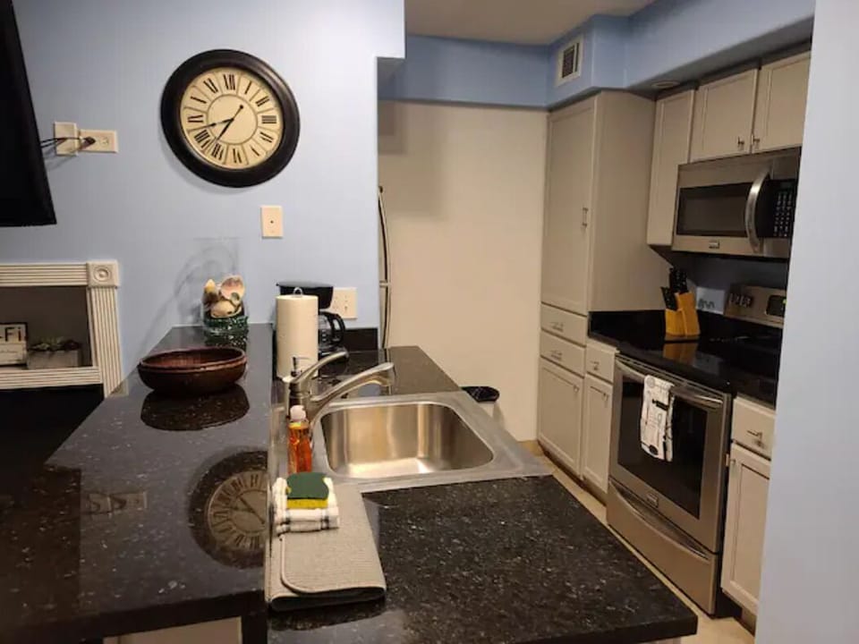 fully equipped kitchen 