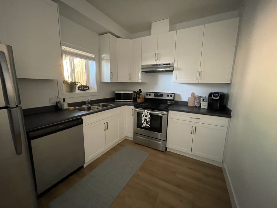 Fully stocked kitchen, cooking utensils, salt, pepper, parchment, toaster etc