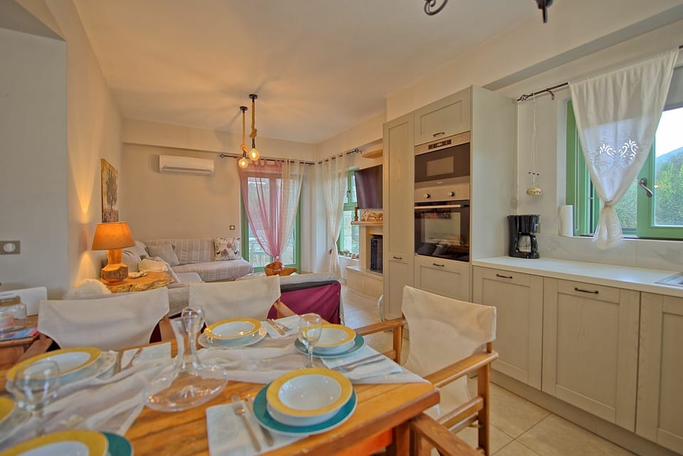 Dining Room, Kitchen