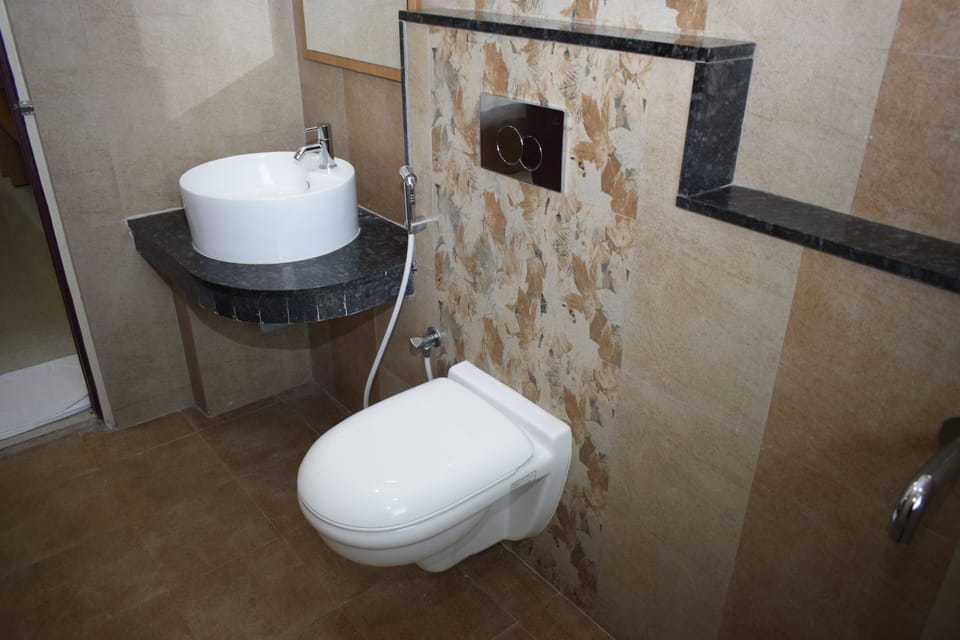 Standard Room (AC) | Bathroom | Shower, free toiletries, towels