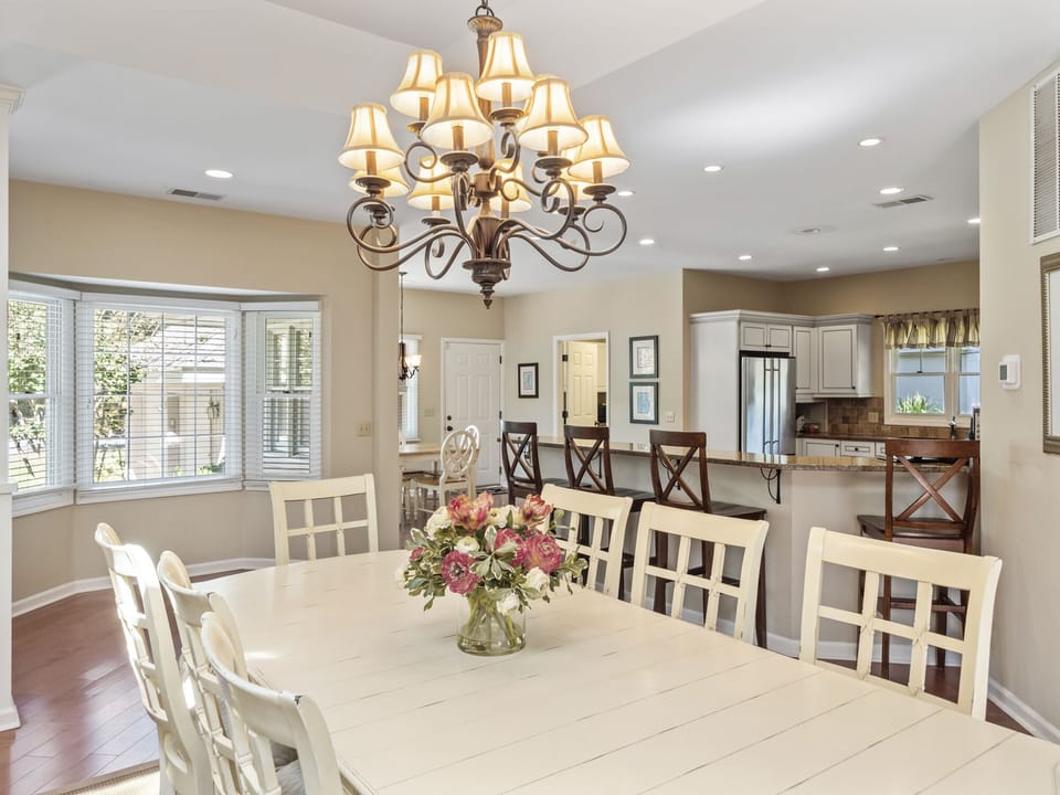 70 Full Sweep- Dining Area