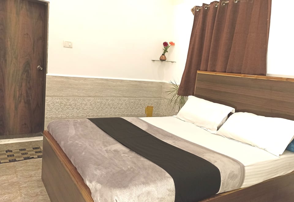 Economy Double Room, 1 Bedroom, Non Smoking, Ground Floor | Bed sheets