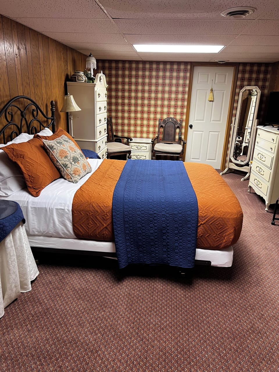 2nd Bedroom Queen