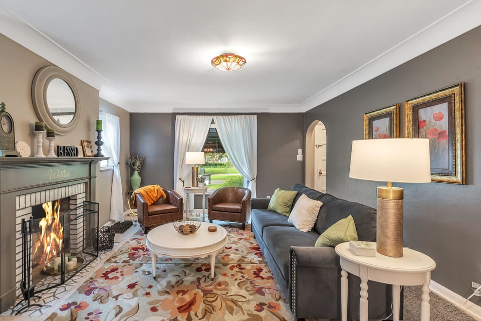 Cheerful space to relax and watch your favorite shows.