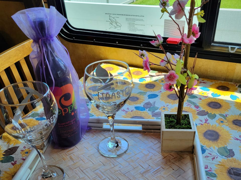 please note: sheets, comforters, and decorations may be different than photos. 