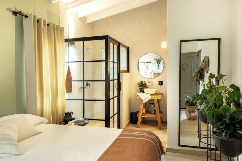 Standard Room | Bathroom | Shower, rainfall showerhead, eco-friendly toiletries, hair dryer