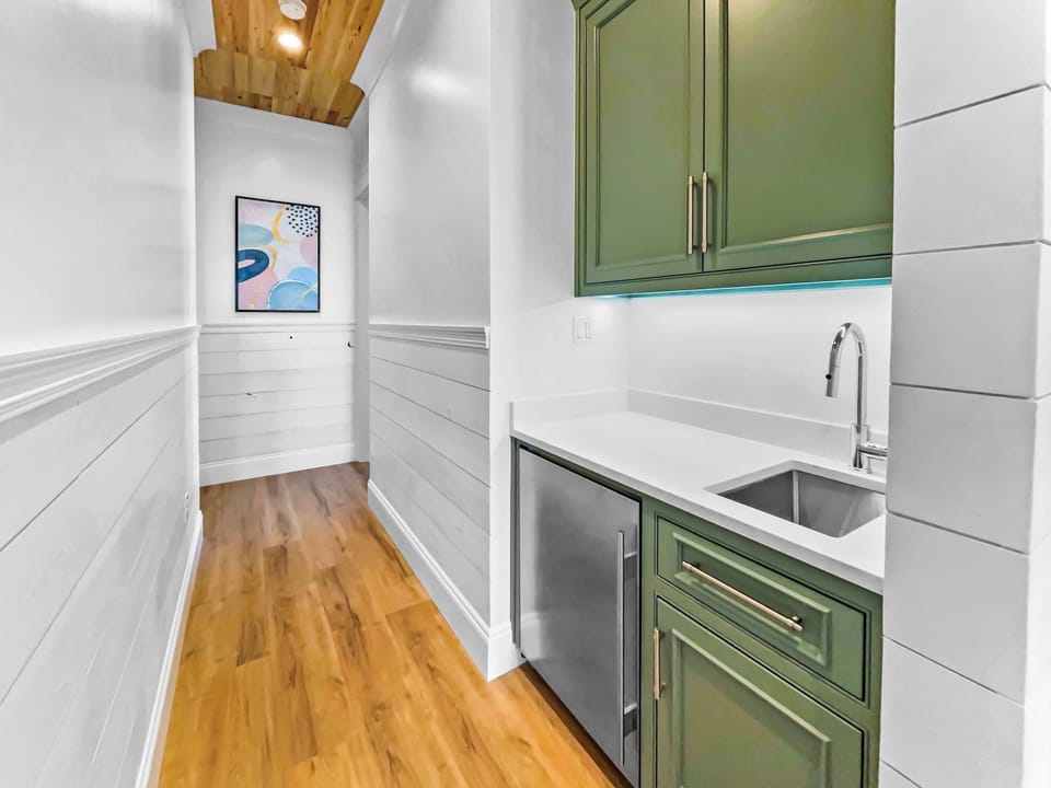 Summerwind | Wet Bar & Beverage Fridge | 4th Floor