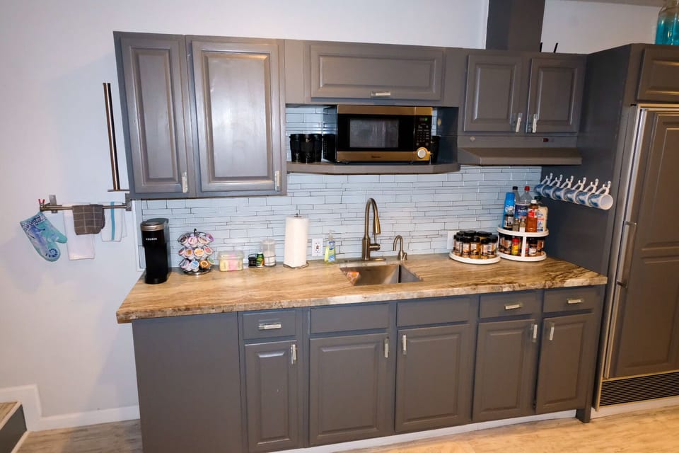 many appliances,  Kurig with coffee, tea & Chocolate plus dry seasonings.