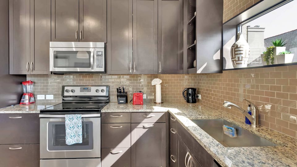 Modern Kitchen: Enjoy sleek finishes and sunlight in this chef's paradise - perfect for culinary adventures!