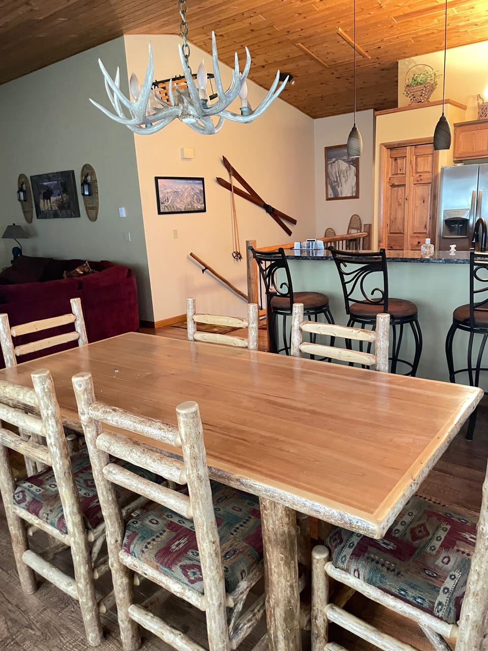 Open concept dining area with seating for 6 and 4 additional bar stools.