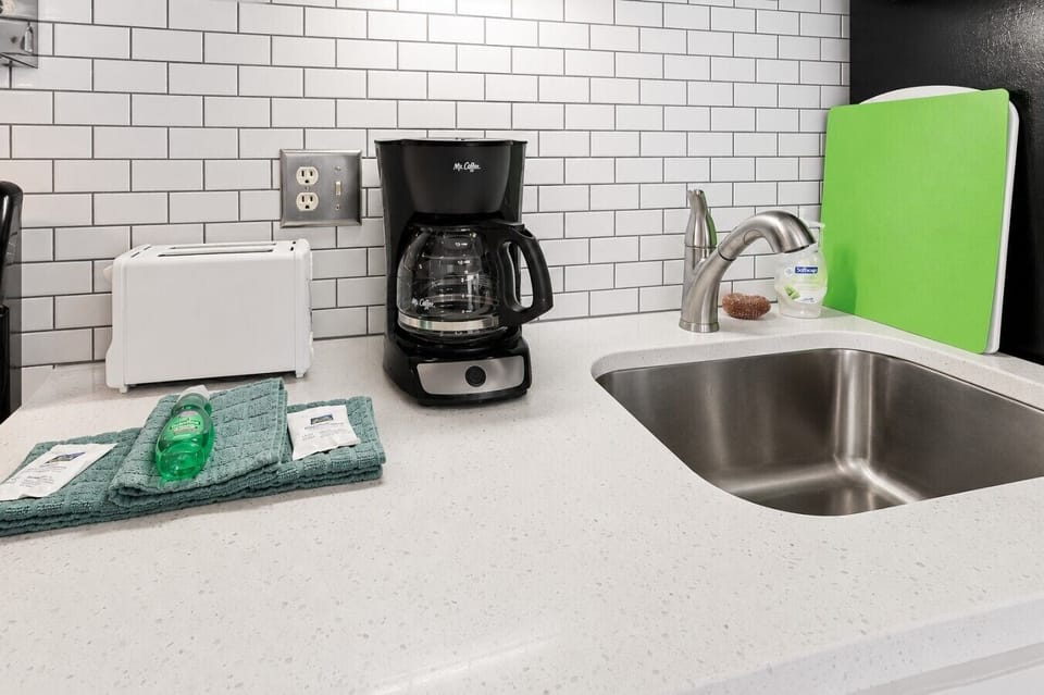 Coffee pot and toaster