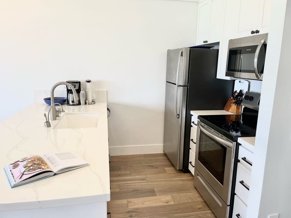 New kitchen appliances as of Fall 2022. Italian quartz countertops.