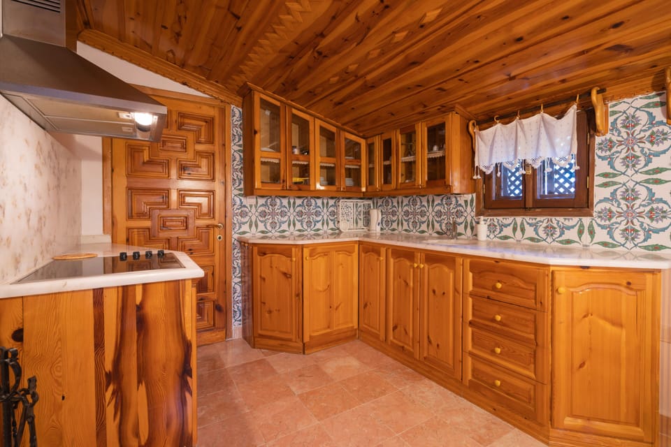 Deluxe Suite | Private kitchen | Highchair