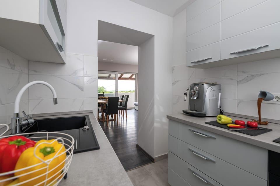 Apartment, 3 Bedrooms, Balcony, Garden View | Interior