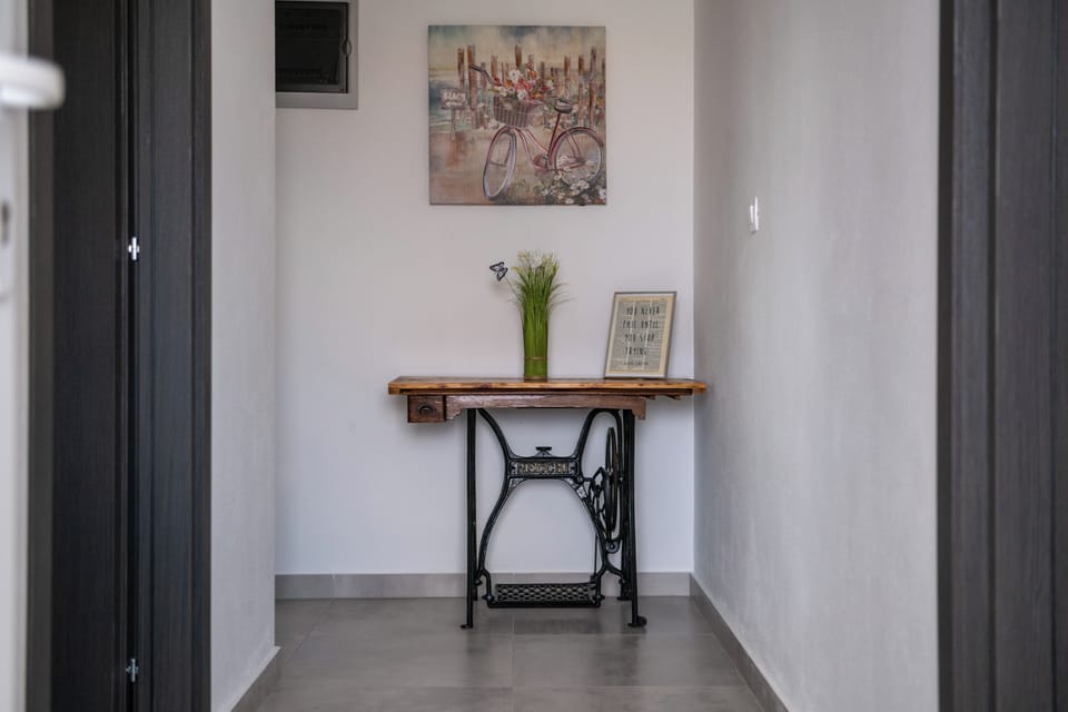 Apartment, 3 Bedrooms, Balcony, Garden View | Interior