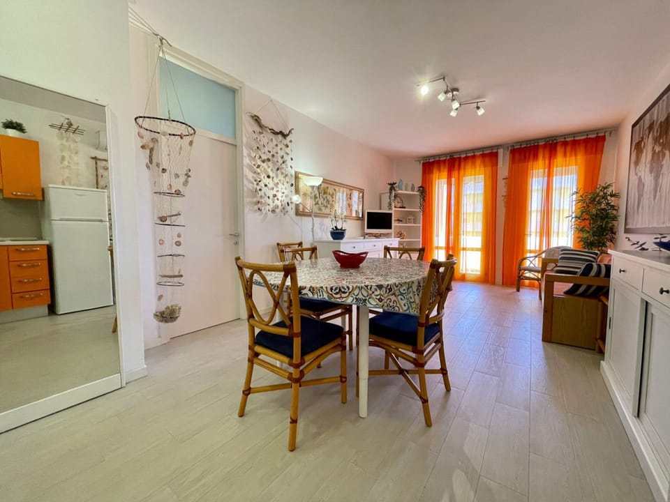 Apartment, 1 Bedroom, Balcony, Ocean View | Dining room