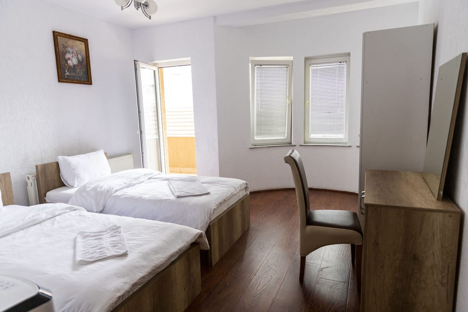 Basic Twin Room | Desk, free WiFi, bed sheets