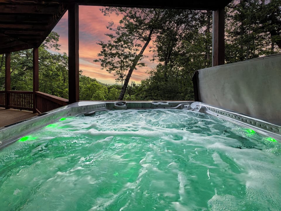 Outdoor Hot Tub with Breathtaking Mountain Scenery