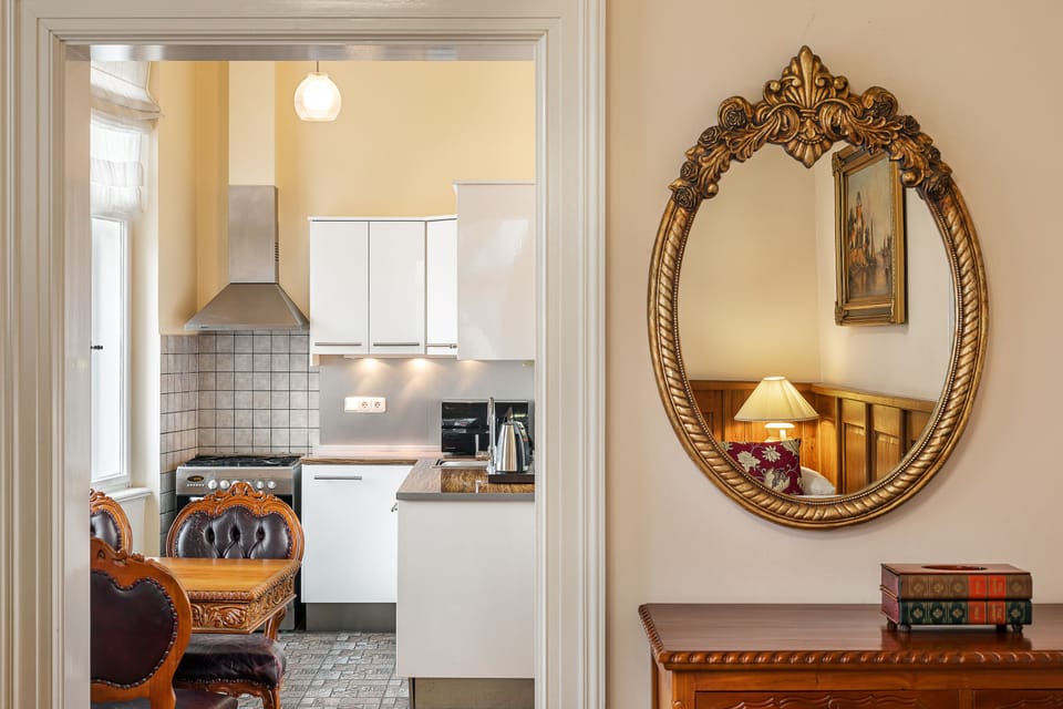 Apartment Estates Theatre | Private kitchen | Full-size fridge, stovetop, electric kettle, cookware/dishes/utensils
