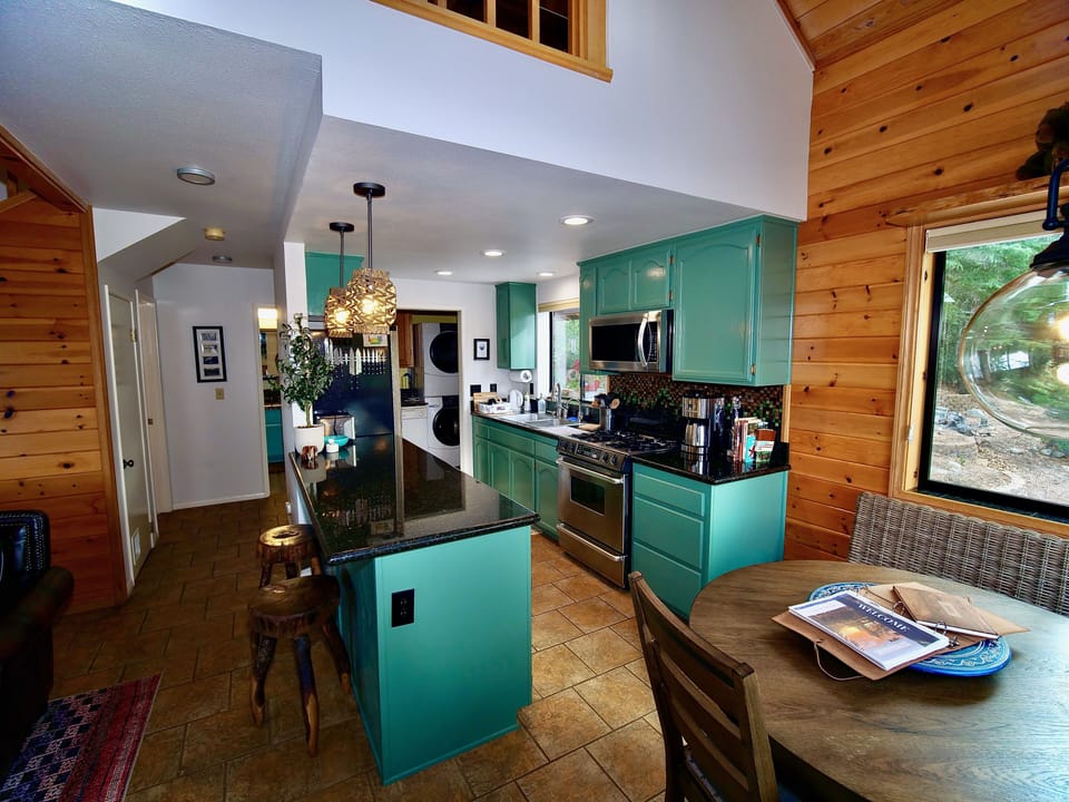 Kitchen fully equipped with the essentials. - Kitchen fully equipped with the essentials.