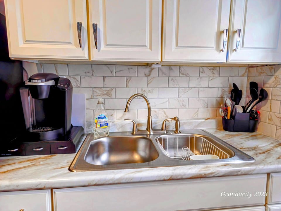 Coffee, microwave, blender, air fryer....complete kitchen.